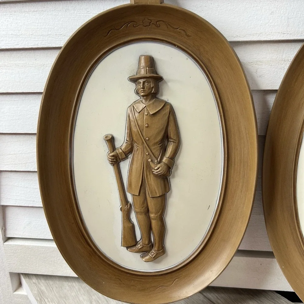 Vintage 1960 Syroco Wall Plaques‎ Pilgrim Man Woman Colonial Figures 4777A/B USA